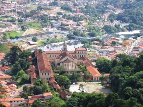 coroa-de-flores-pirapora-do-bom-jesus