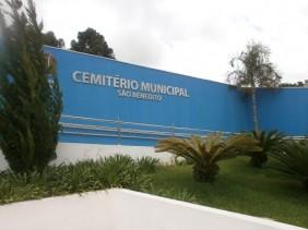 Coroas de Flores Cemitério Municipal São Benedito Guararema – SP