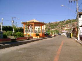 Coroa de Flores Cemitério Municipal Água Boa – MG