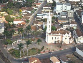 Coroa de Flores Cemitério de Córrego da Prata – RJ