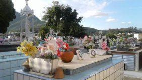 Coroa de Flores Cemitério Municipal Riachuelo de Valença – RJ