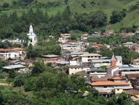 Coroa de Flores Cemitério Municipal de Amparo do Serra – MG