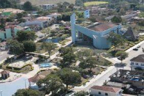 Coroa de Flores Cemitério Municipal de Estiva – MG