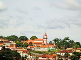 Coroa de Flores Cemitério Municipal de Ibituruna – MG