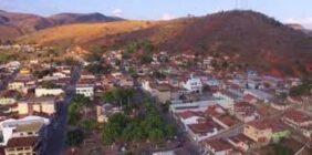 Coroa de Flores Cemitério Municipal de Mendes Pimentel – MG