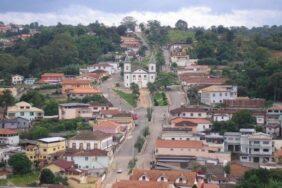 Coroa de Flores Cemitério Municipal de Lagoa Dourada – MG