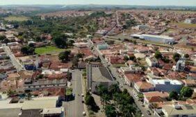 Coroa de Flores Cemitério Municipal de Monte Carmelo – MG