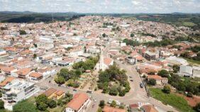 Coroa de Flores Cemitério Municipal de Nepomuceno – MG