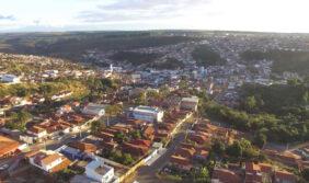 Coroa de Flores Cemitério Municipal de Capelinha – MG