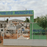 Coroa de Flores Cemitério Municipal de Dep. Irapuan Pinheiro – CE