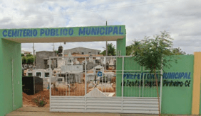 Coroa de Flores Cemitério Municipal de Dep. Irapuan Pinheiro – CE