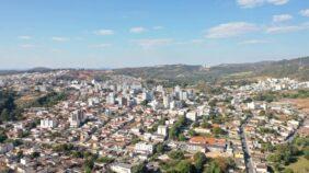 Coroa de Flores Cemitério Municipal de Cláudio – MG