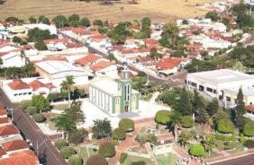 Coroa de Flores Cemitério Municipal de Comendador Gomes – MG