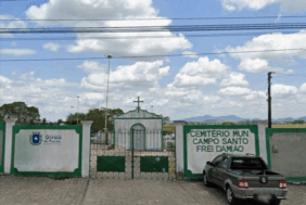 Coroa de Flores Cemitério Municipal de Girau do Ponsiano/AL