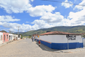 Coroa de Flores Cemitério Municipal de Almadina/BA