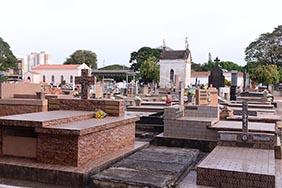 Coroa de Flores Cemitério Municipal Santo Antônio de Posse – SP